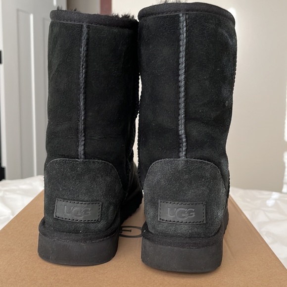 🖤 Ugg Classic Short II boot 🖤 - Picture 3 of 7